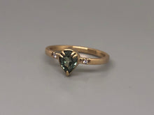 Load image into Gallery viewer, Caprice sapphire ring