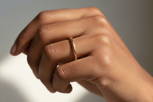 Load image into Gallery viewer, Simple wedding band