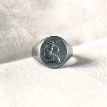 Load image into Gallery viewer, Unicorn signet ring