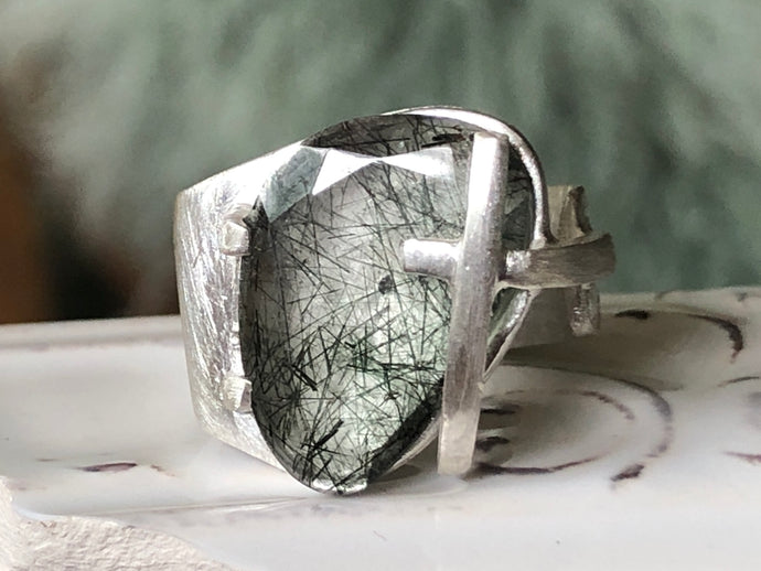 Moss and cross ring